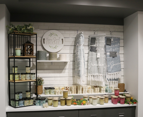 candles, blankets, decor